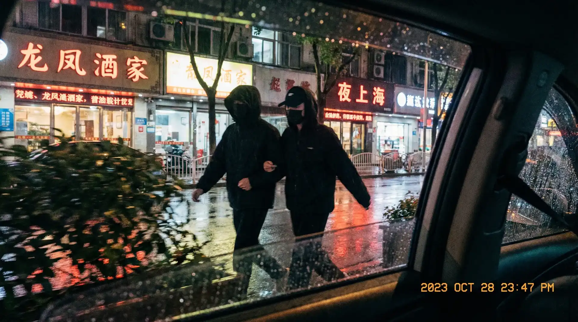 鸿博体育版平台 - 顶流明星深夜密会现场抓拍照片